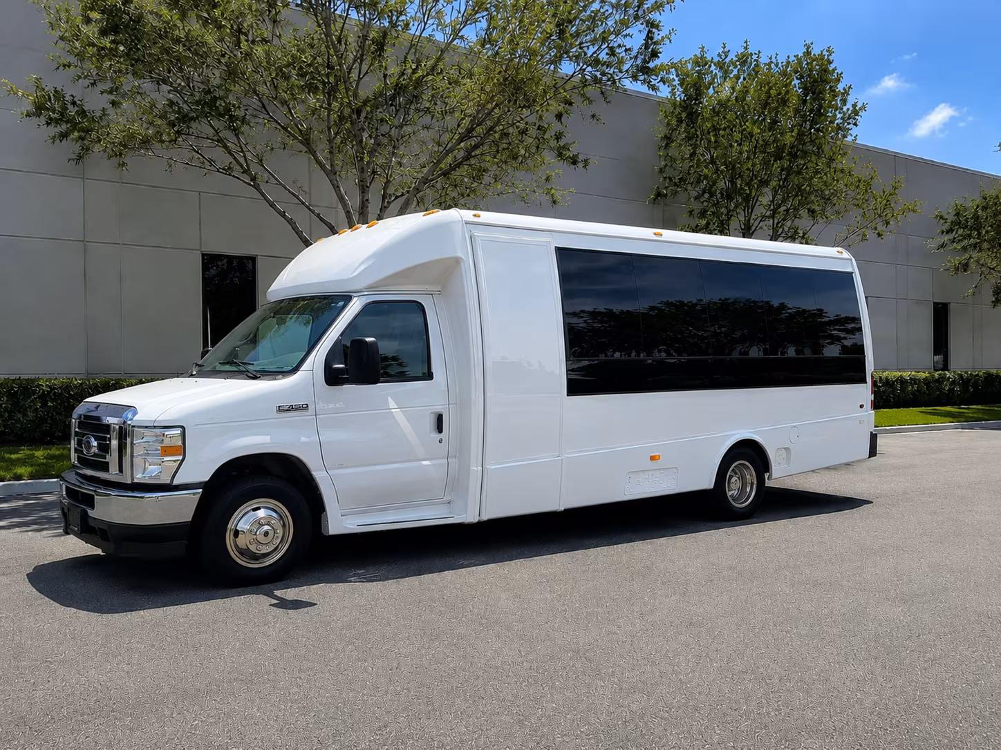 charter buses to fivepoint amphitheatre shows in irvine